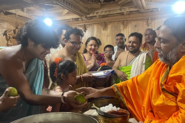 ಹೀರೋ ಆಗಲು ಉಪೇಂದ್ರರ ಮಗ ಆಯುಷ್ ರೆಡಿ; ಮಂತ್ರಾಲಯದಲ್ಲಿ ಸ್ಕ್ರಿಪ್ಟ್ ಪೂಜೆ